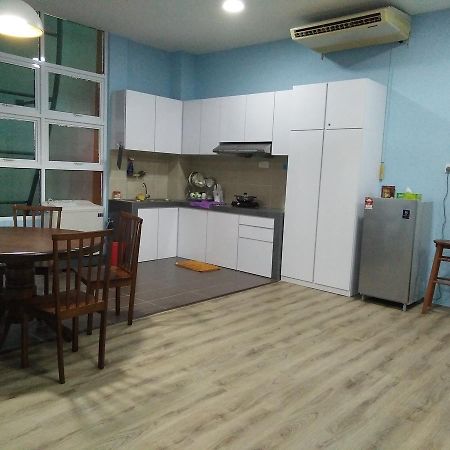 Xenia Homestay クチン エクステリア 写真